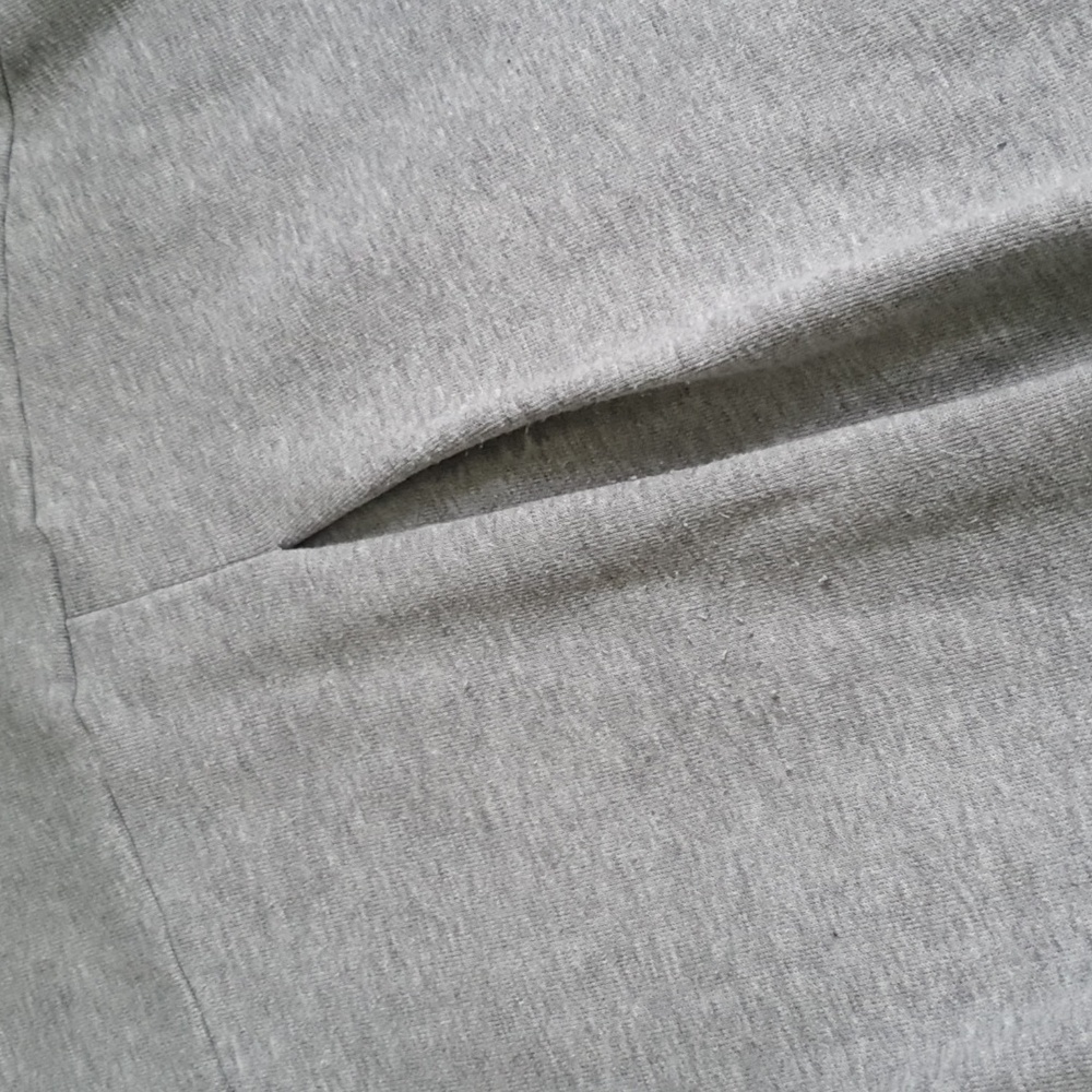 GUC alo funnel neck sweatshirt, size L - Picture 9 of 9